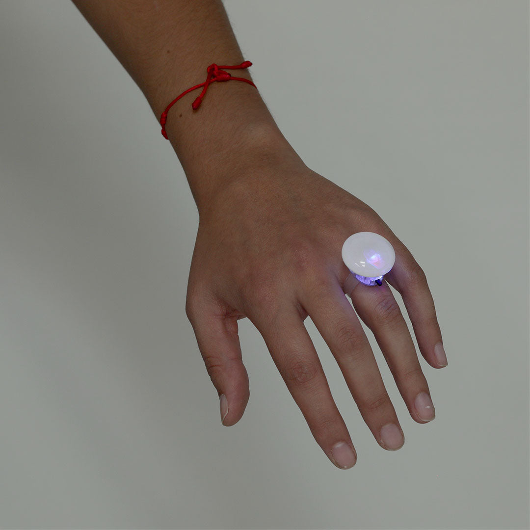 Bague anneau blanc original avec des lumières LED Tayter