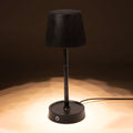 Lampe de design en finition noire mate. Inclut un système de régulation d'intensité Kirsten